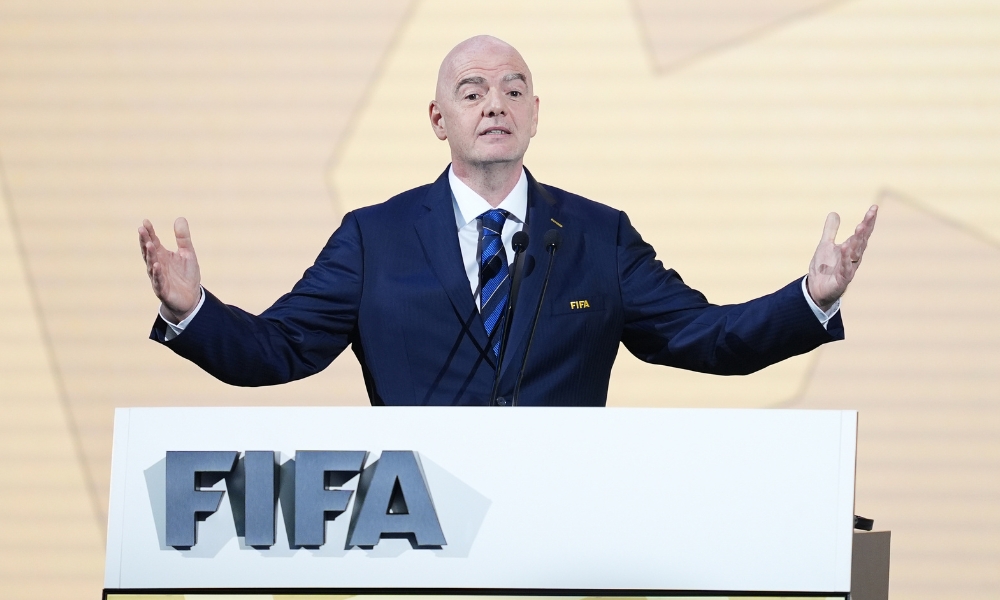 亿万28：姚明范志毅F1围场同框 上海老乡聊得来.